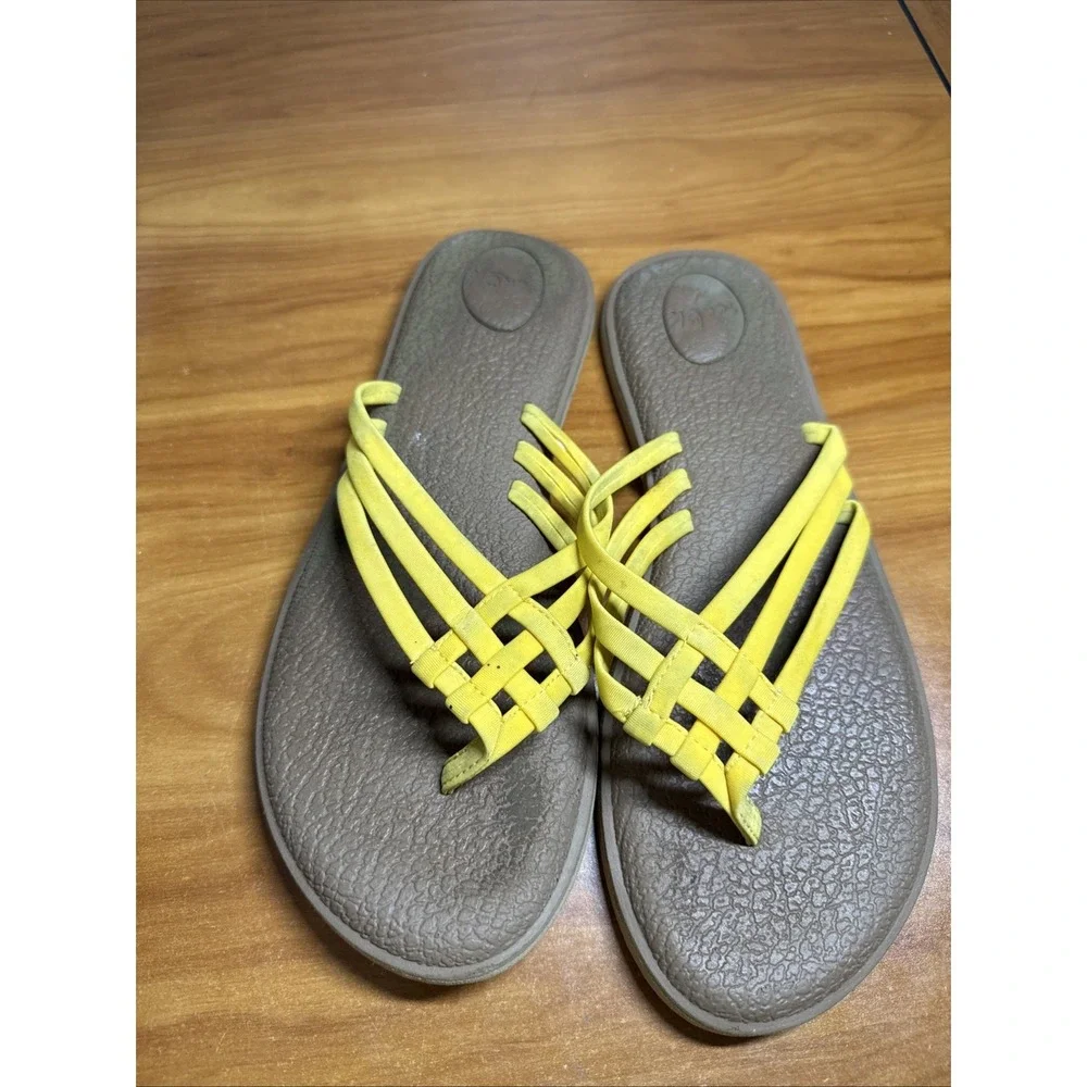 Sanuk Women's Yoga Salty Thong Sandals Yellow Size 9 Memory Foam Comfort